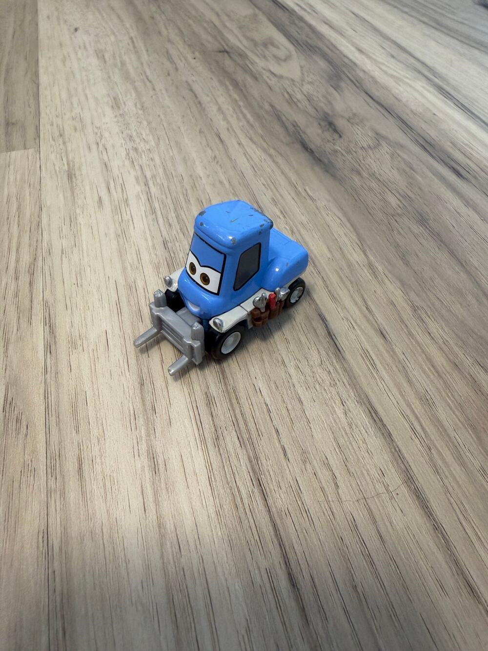 Disney Store Pixar Planes Dottie Pitty Forklift Cars Diecast Pit Crew Tools